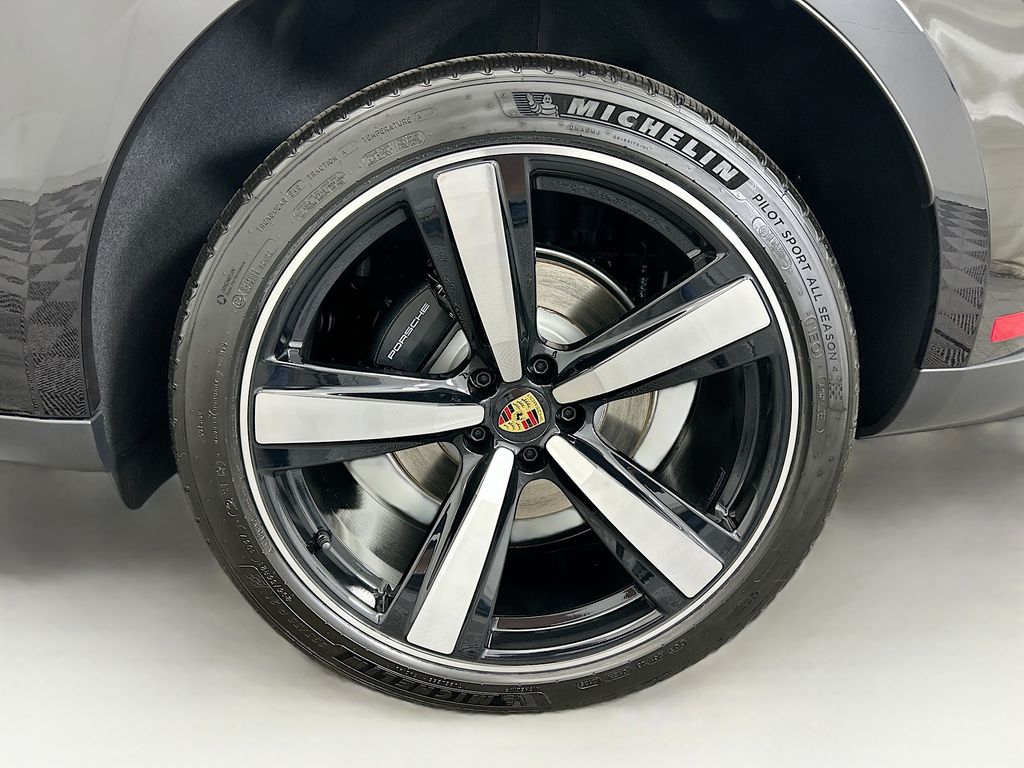 Thumbnail: 2026 Porsche Macan - 32