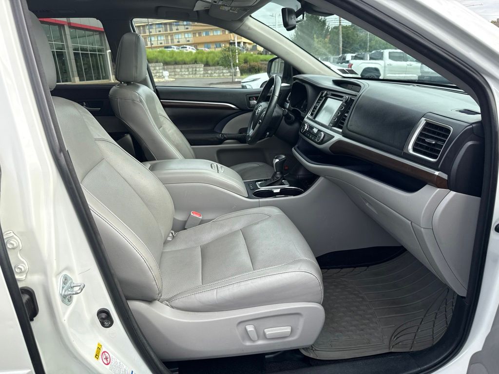 Used 2016 Toyota Highlander SUV