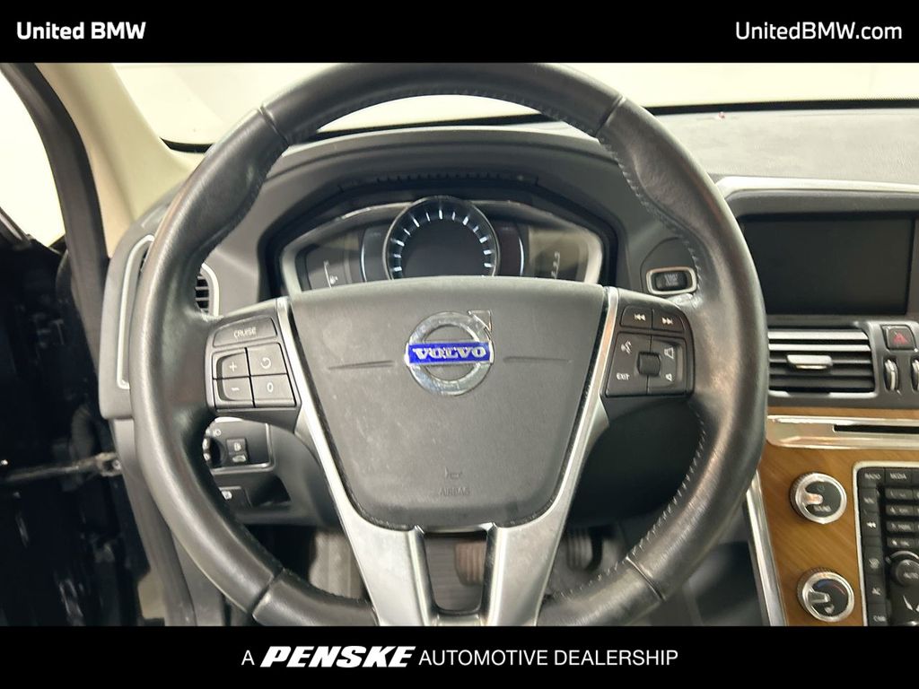 Thumbnail: 2017 Volvo XC60 - 14