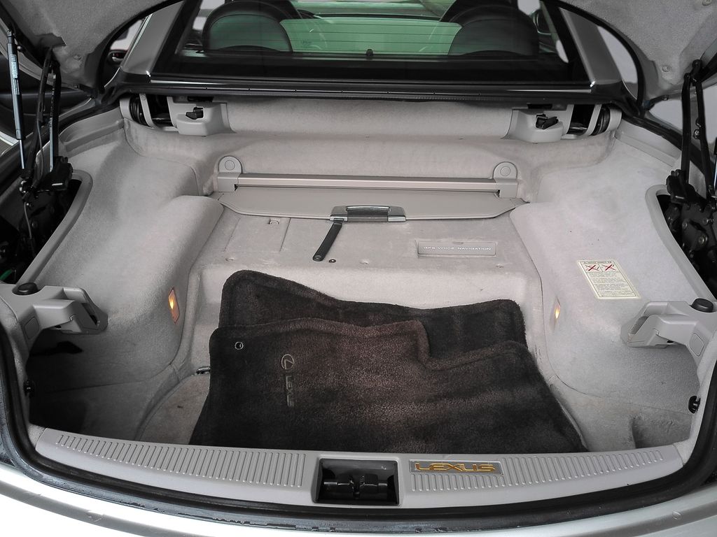 Used 2005 Silver Lexus 430 image 25