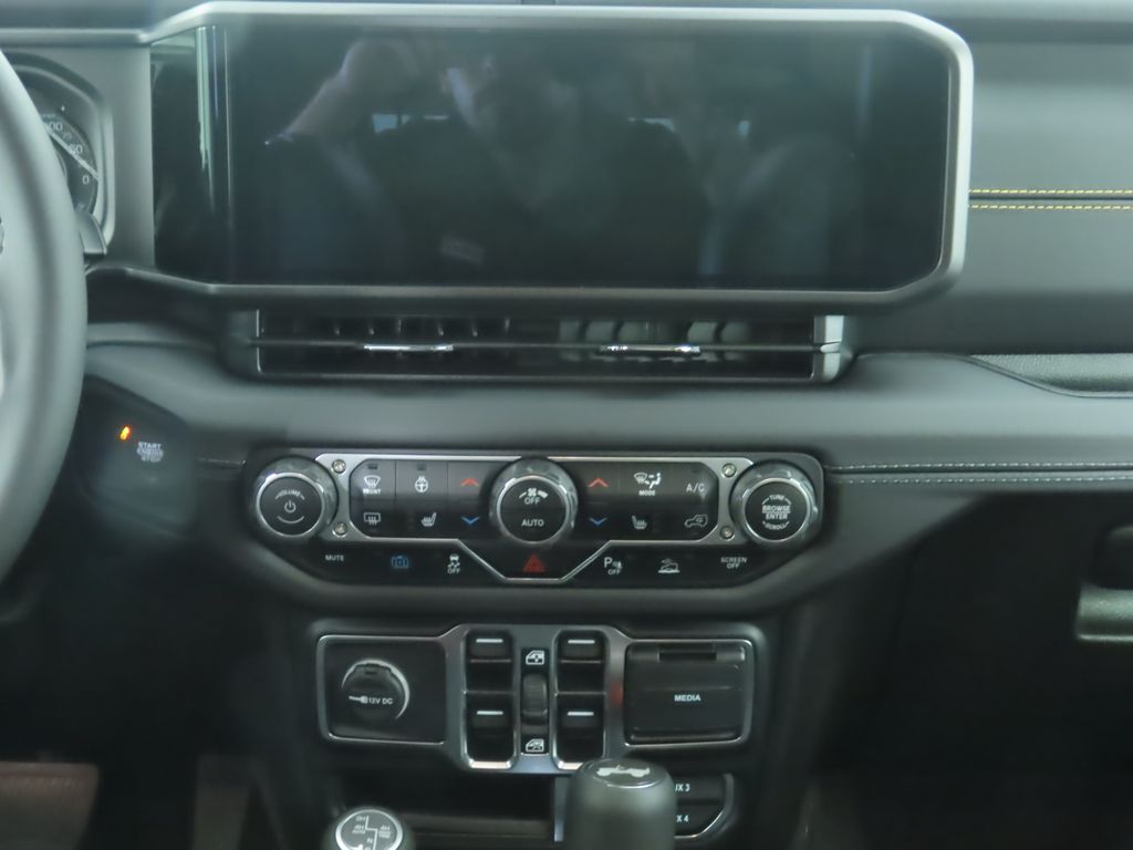 2025 Jeep Wrangler Sahara 4xe 17