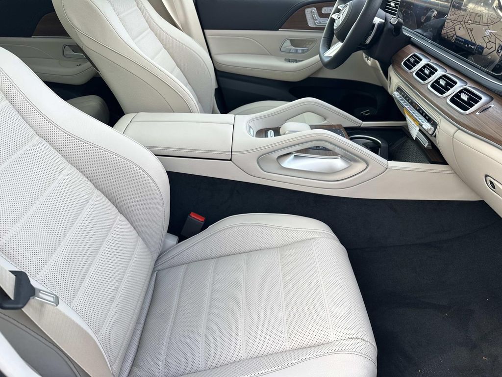 Thumbnail: 2026 Mercedes-Benz GLS - 20