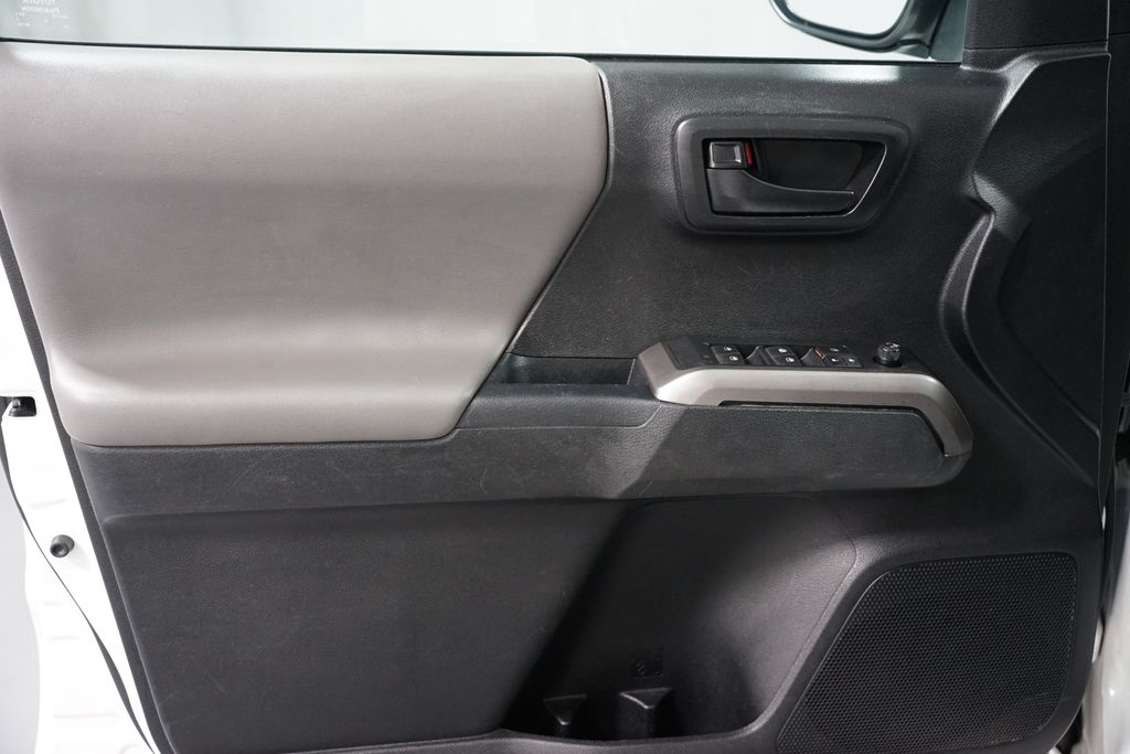 Thumbnail: 2022 Toyota Tacoma - 27