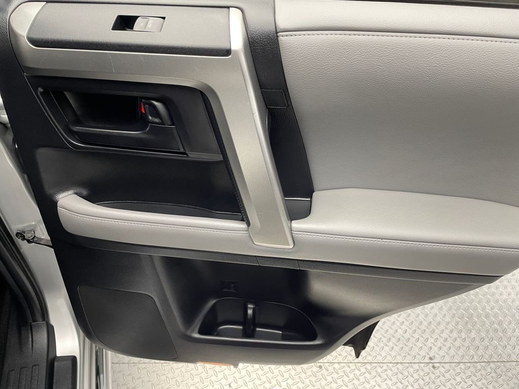 Thumbnail: 2011 Toyota 4Runner - 31