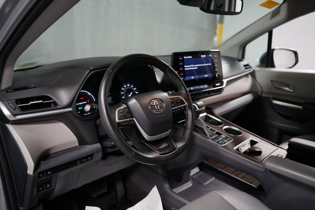 2023 Toyota Sienna XLE 11