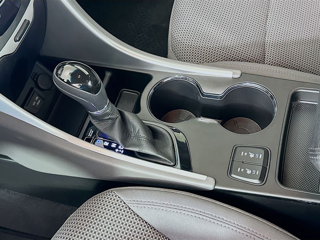 Thumbnail: 2013 Hyundai Sonata - 15