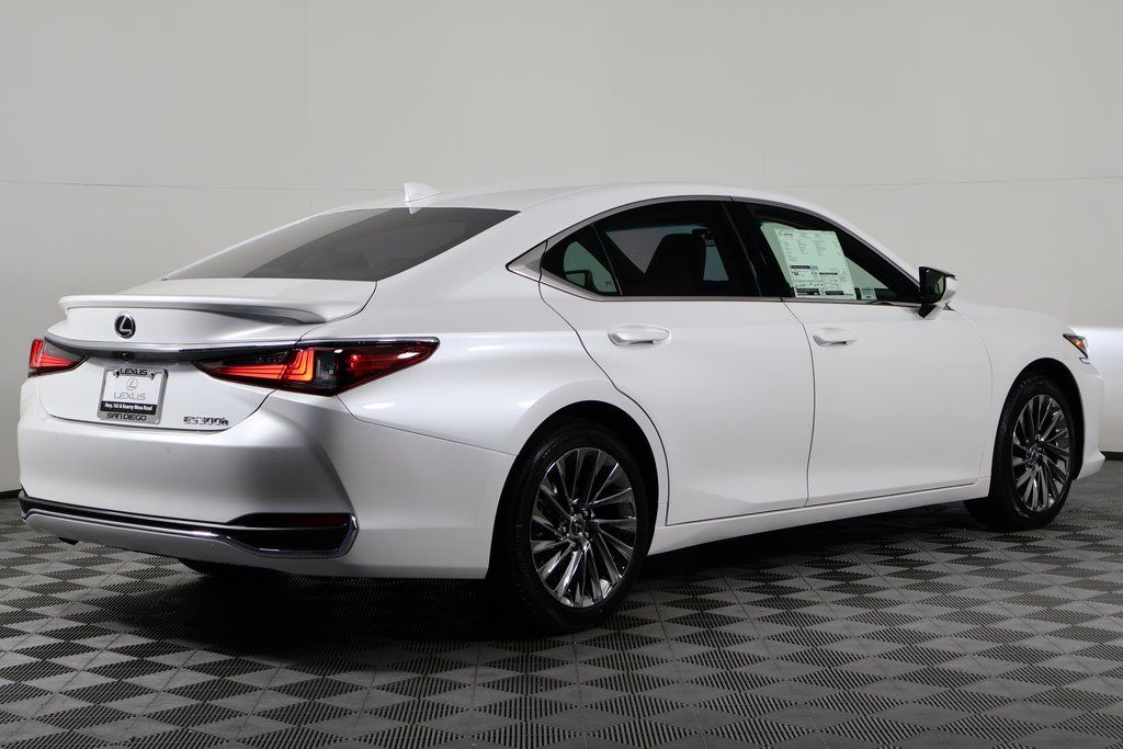 2025 Lexus ES Hybrid 300h Luxury 2
