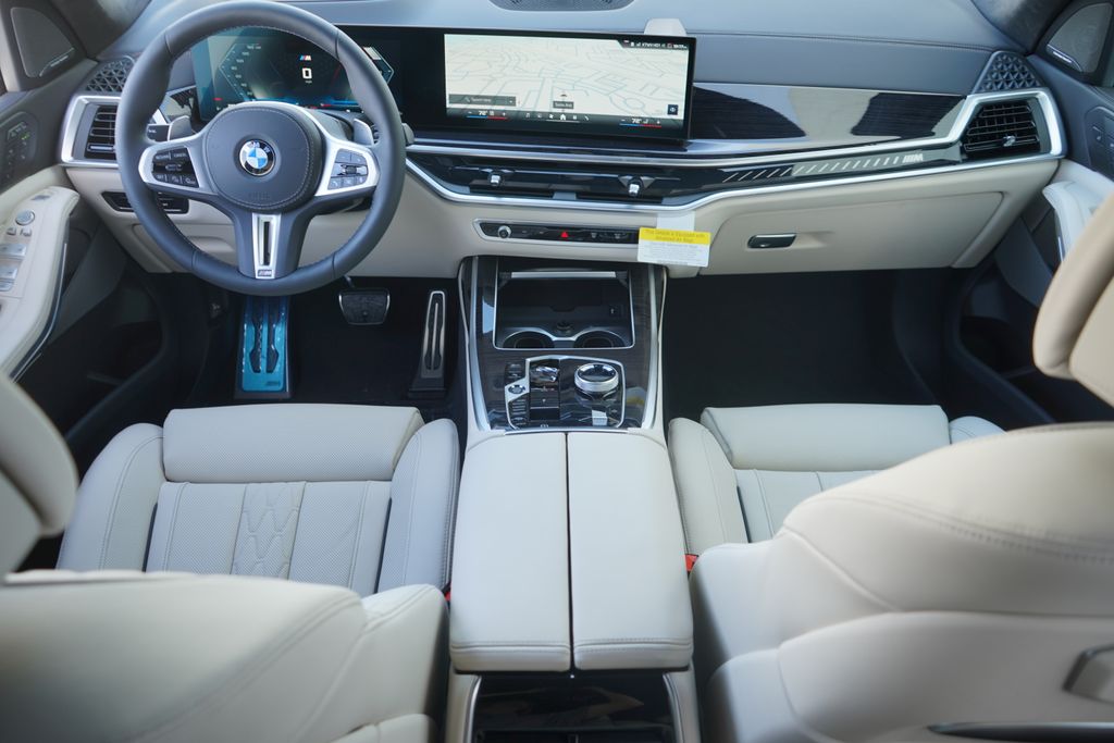 2025 BMW X7 M60i 13