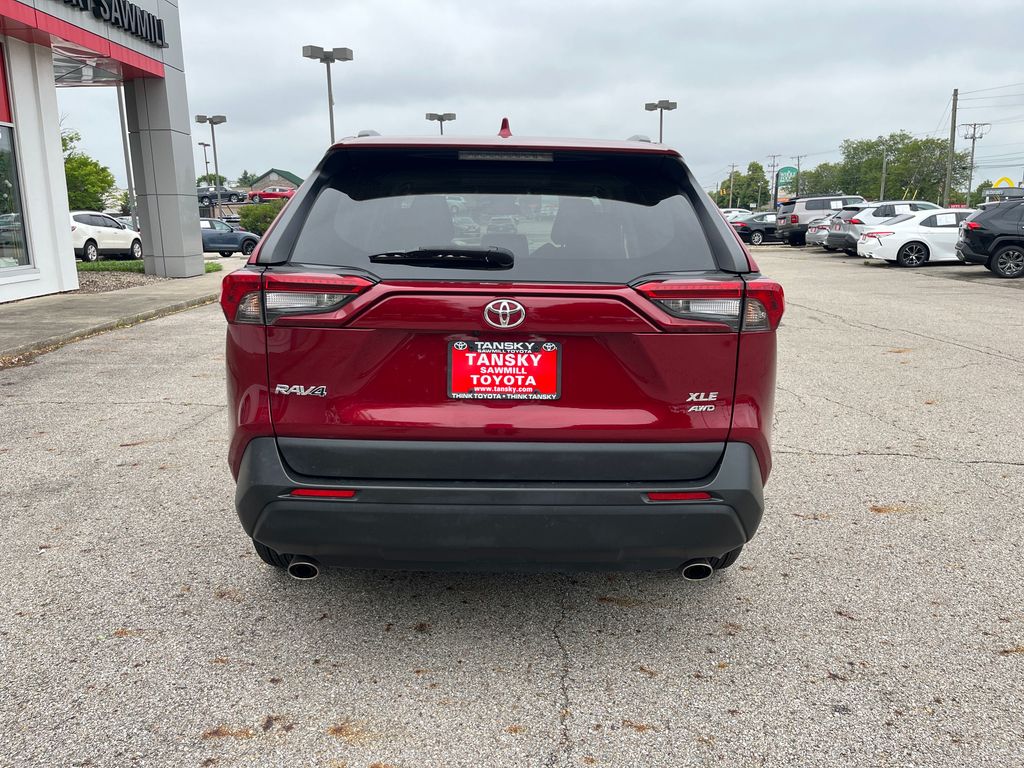 2022 Toyota RAV4 XLE photo