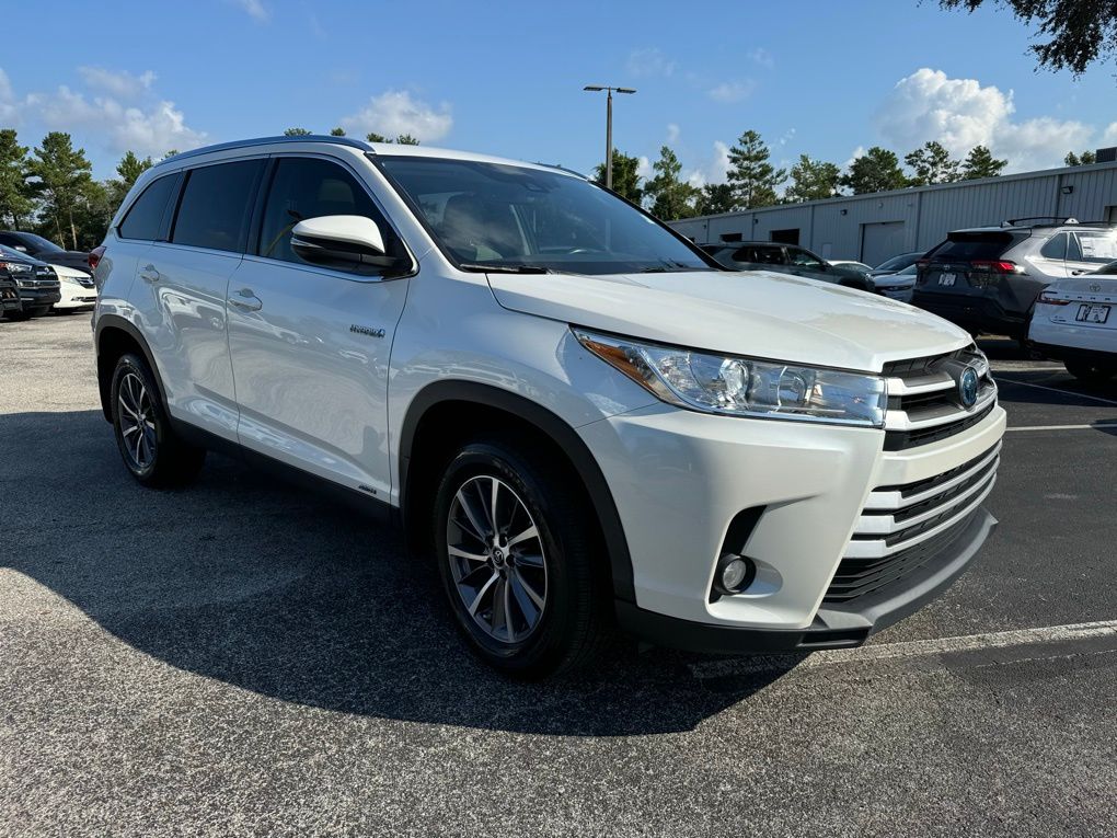 2019 Toyota Highlander Hybrid XLE 4