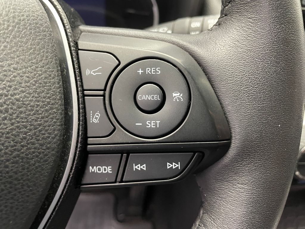 Thumbnail: 2020 Toyota RAV4 - 23