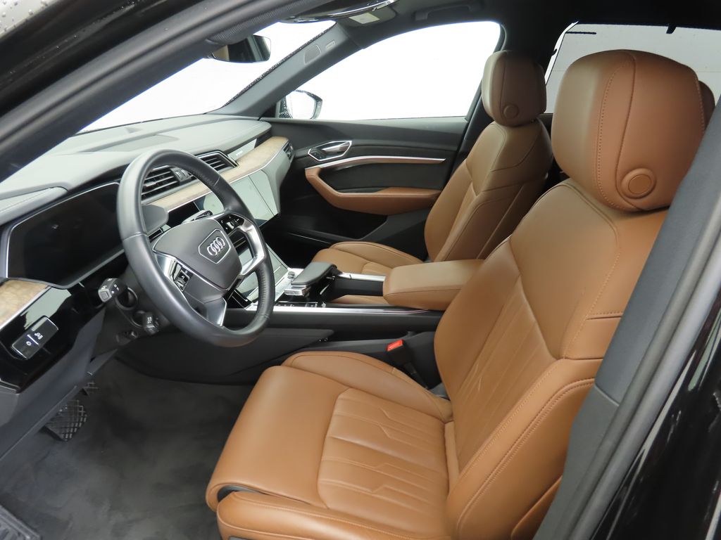 Thumbnail: 2019 Audi e-tron - 20