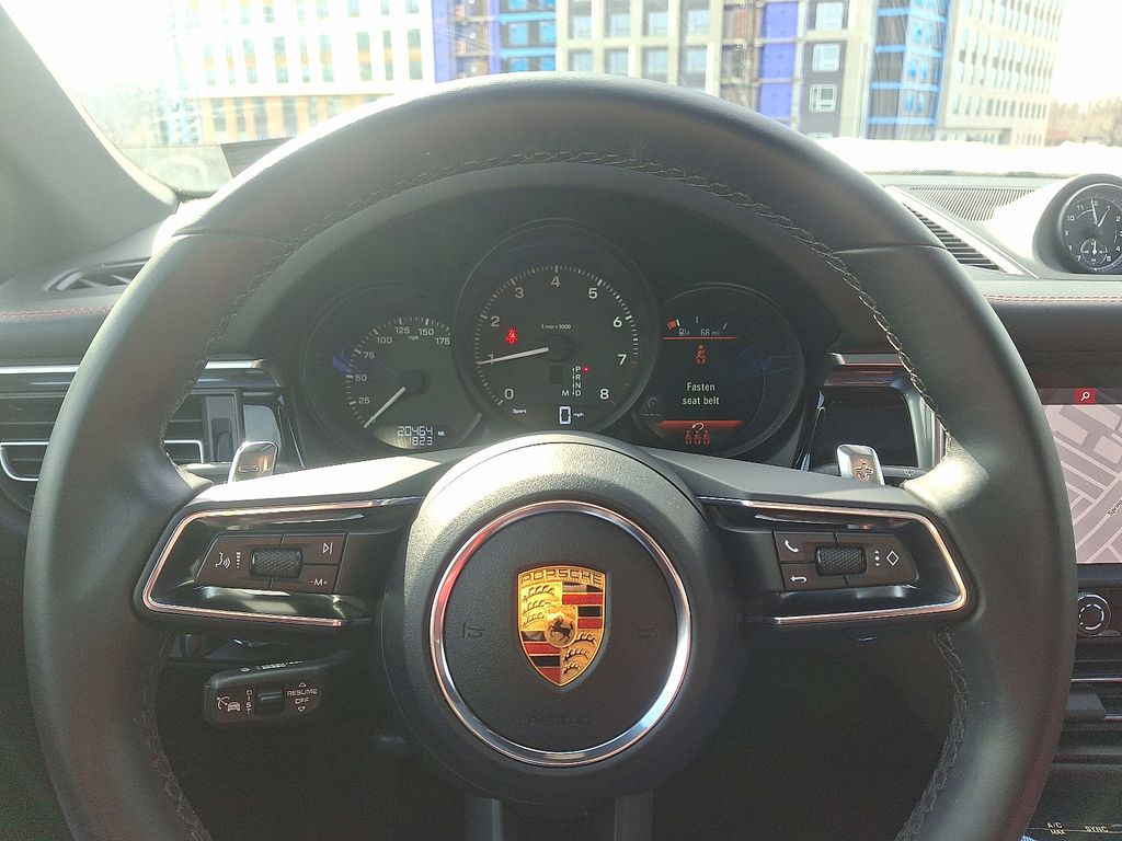 Thumbnail: 2023 Porsche Macan - 21