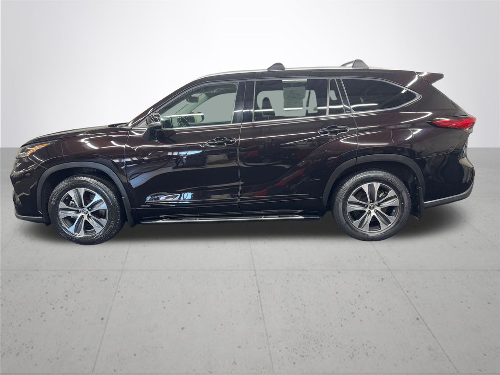 2022 Toyota Highlander Hybrid XLE