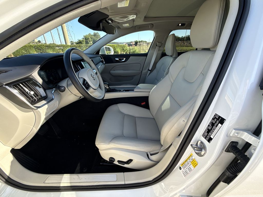 Thumbnail: 2022 Volvo S60 - 30