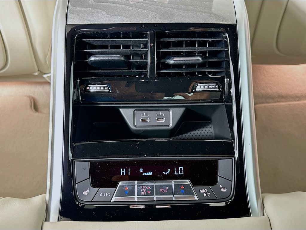 Thumbnail: 2026 BMW 8 Series - 18