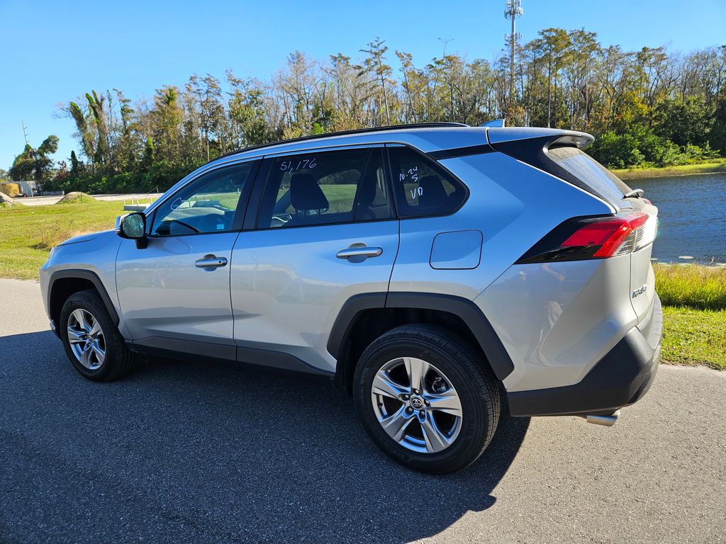 2022 Toyota RAV4 XLE 3