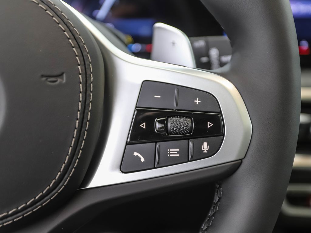 Thumbnail: 2026 BMW X7 - 14