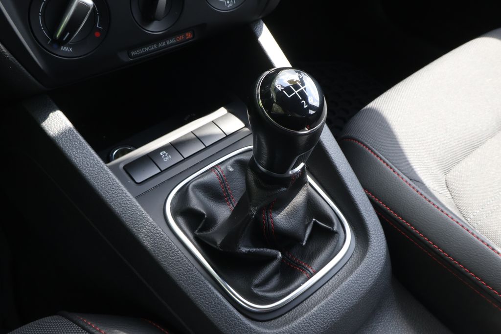 Thumbnail: 2013 Volkswagen Jetta - 18