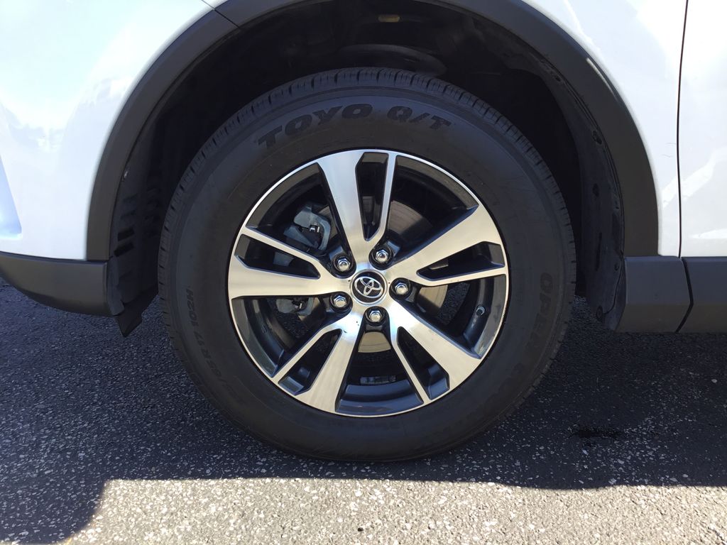 Thumbnail: 2018 Toyota RAV4 - 9