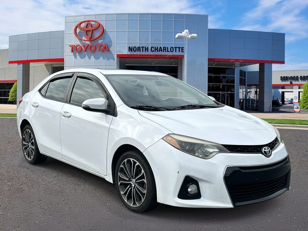 Super White 2016 Toyota Corolla Sedan Front-Wheel Drive 4-Speed Automatic