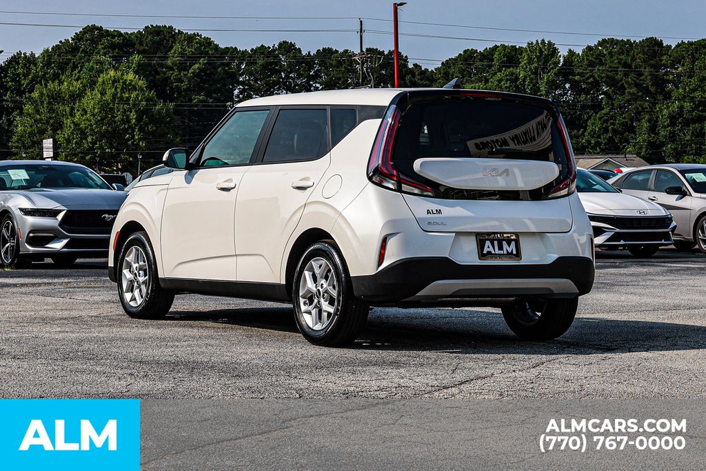 Used 2025 White Kia LX image 6