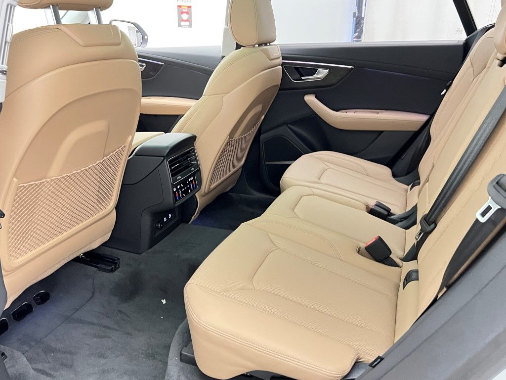Thumbnail: 2025 Audi Q8 - 20