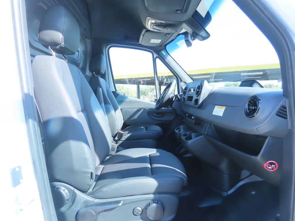 Thumbnail: 2025 Mercedes-Benz Sprinter - 20