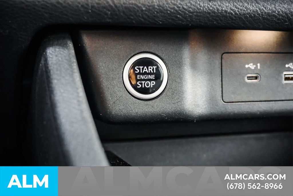 Used 2022 Gray Nissan SV image 28