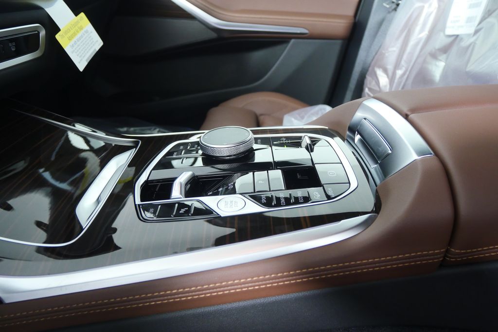 Thumbnail: 2026 BMW X7 - 23