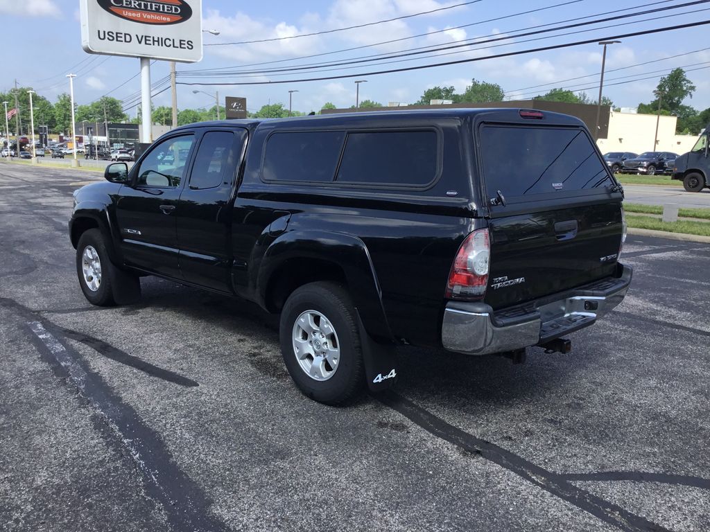 Thumbnail: 2015 Toyota Tacoma - 3