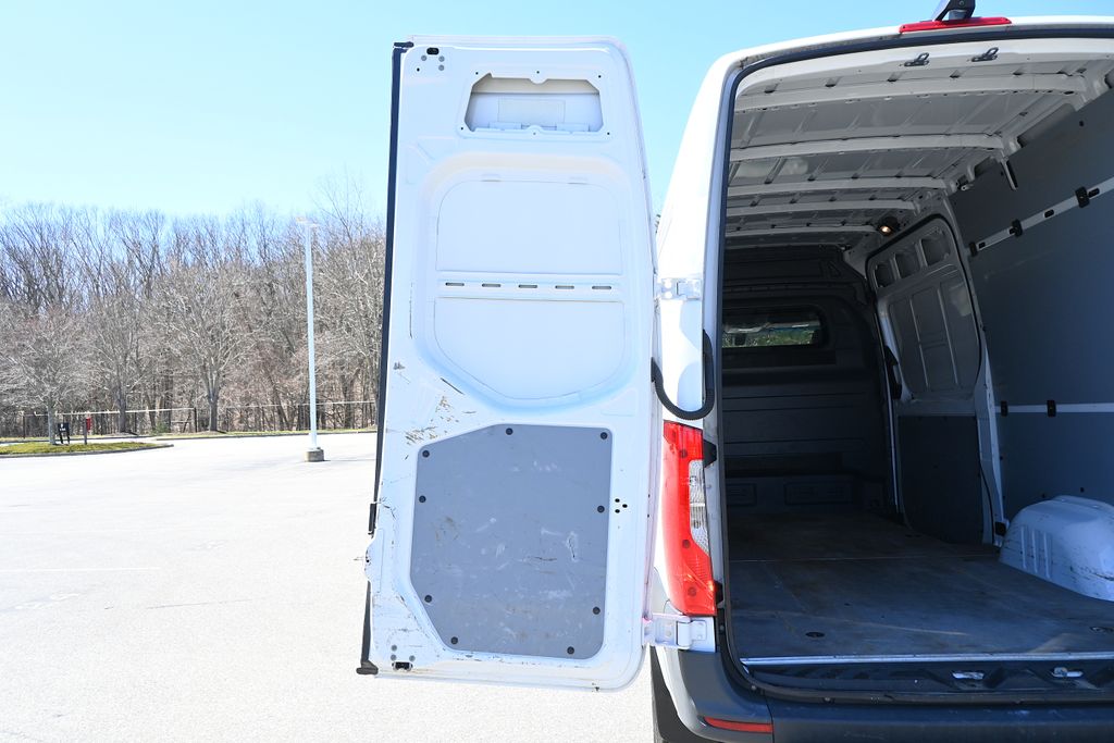 Thumbnail: 2023 Mercedes-Benz Sprinter - 32