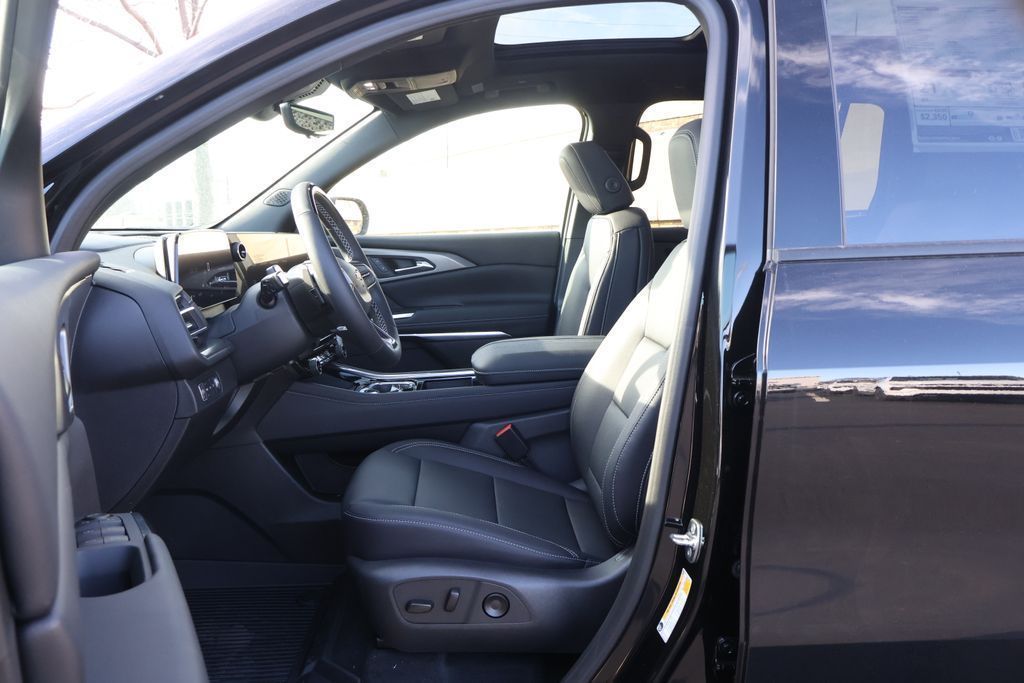 Thumbnail: 2026 Chevrolet Traverse - 14