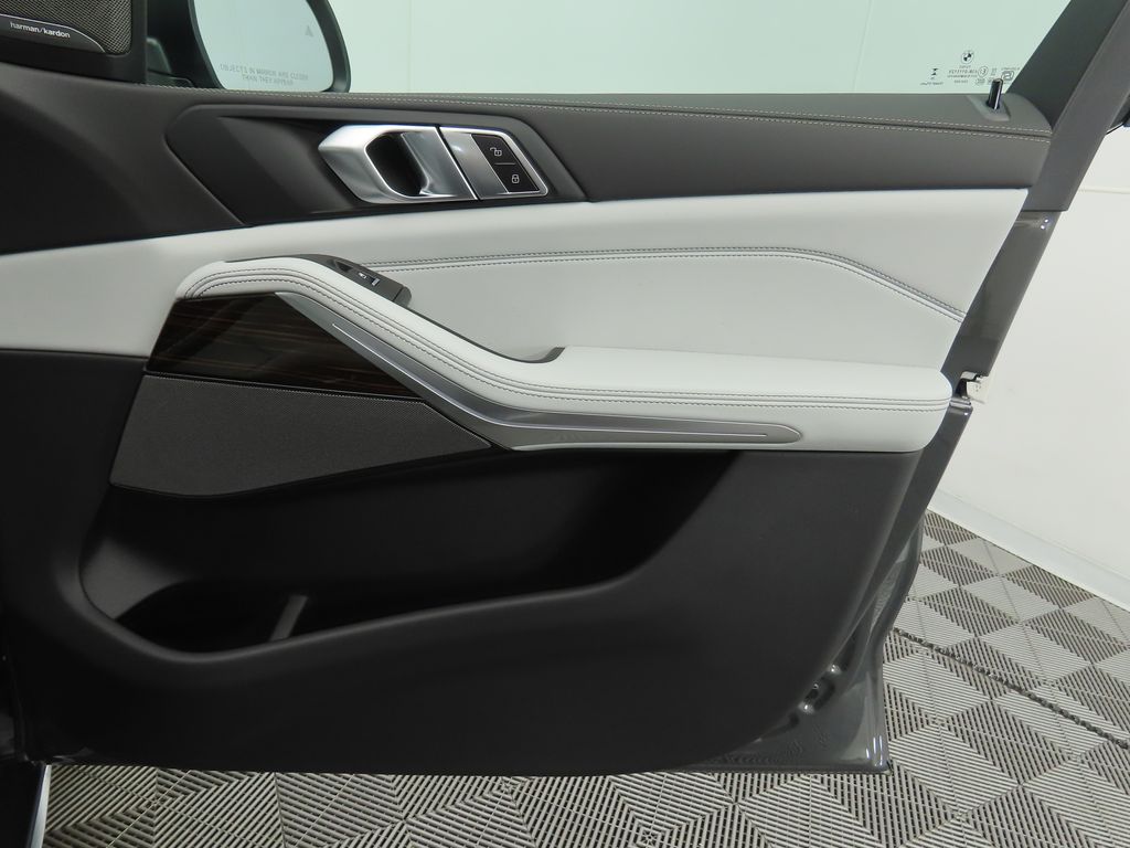 Thumbnail: 2026 BMW X5 - 25