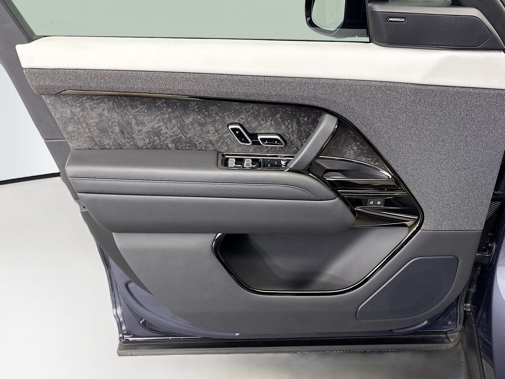 Thumbnail: 2023 Land Rover Range Rover Sport - 24