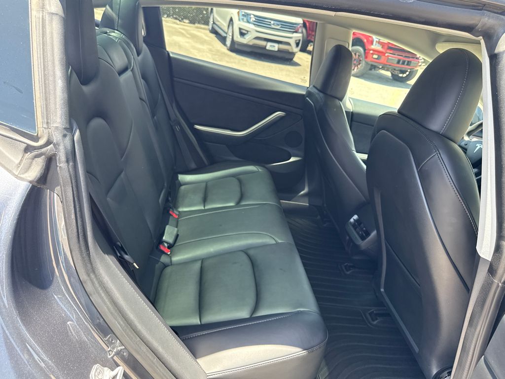 Used 2023  Tesla Base image 22