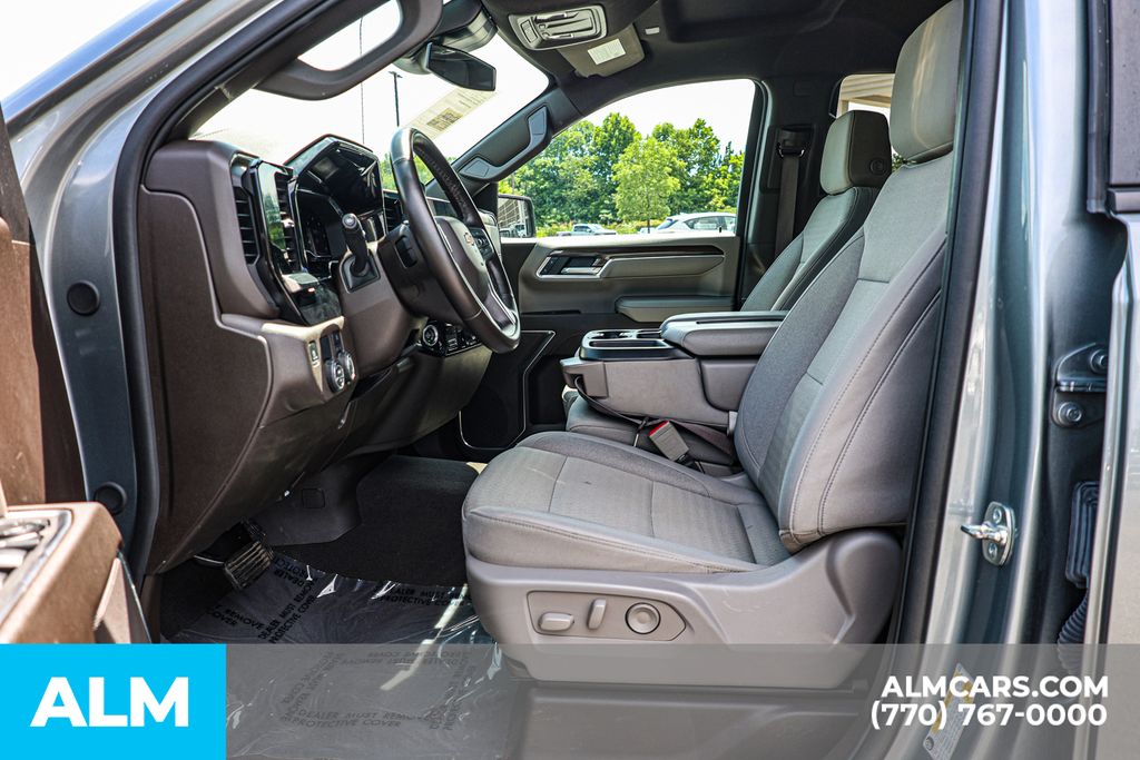 Used 2025 Gray Chevrolet LT/MT Certified image 17