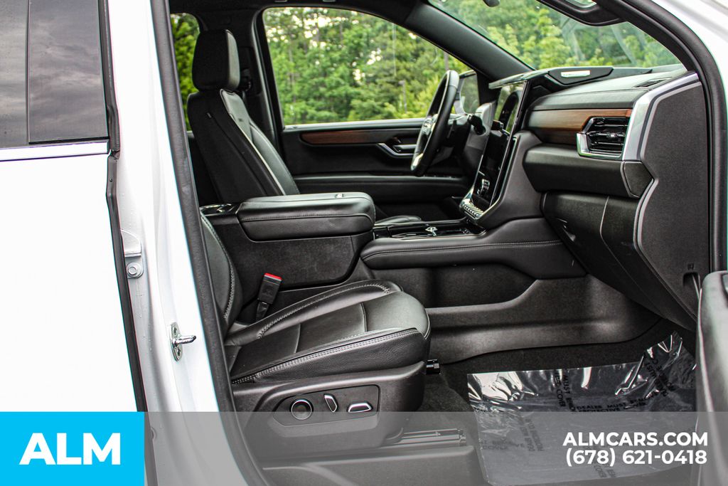 Used 2025 White GMC Denali image 23
