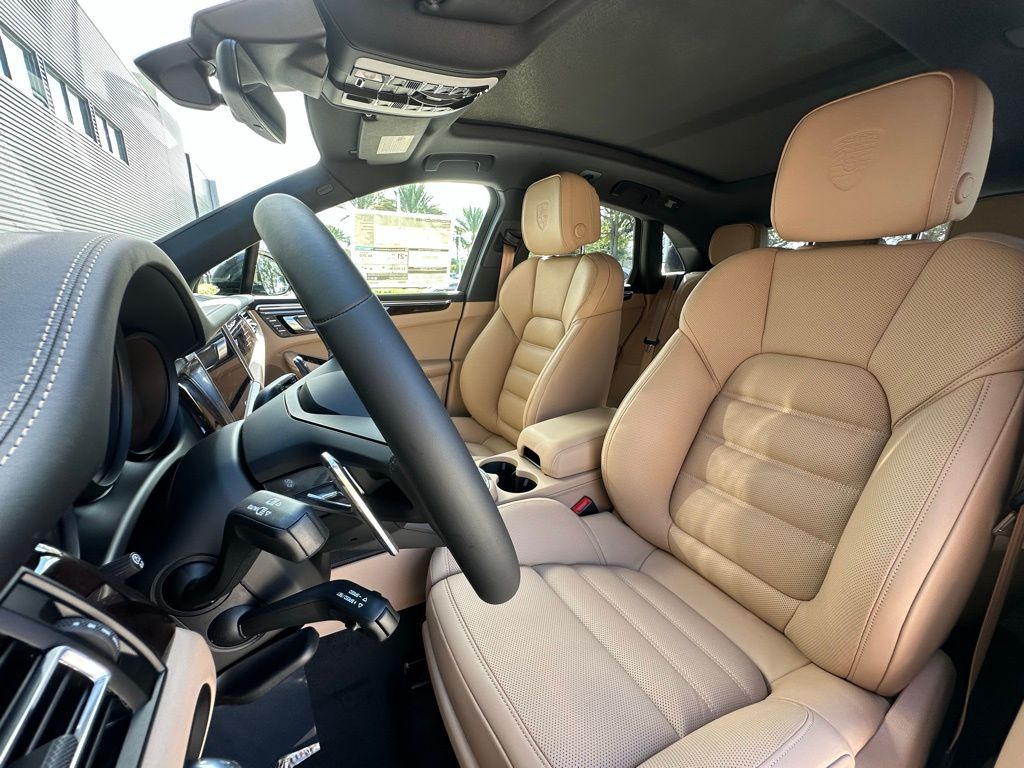 Thumbnail: 2026 Porsche Macan - 5