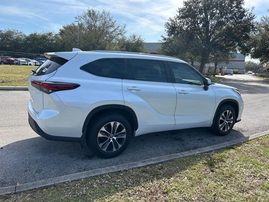 Thumbnail: 2025 Toyota Highlander - 5