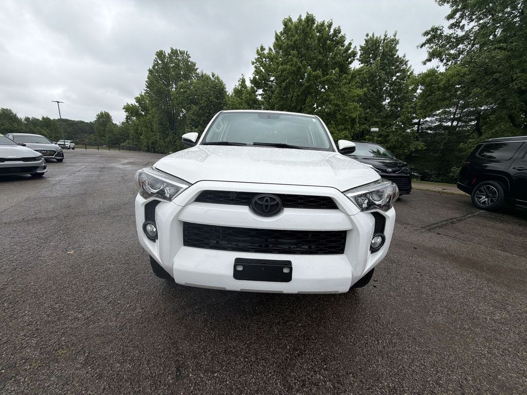 Used 2019 White Toyota SR5 image 25
