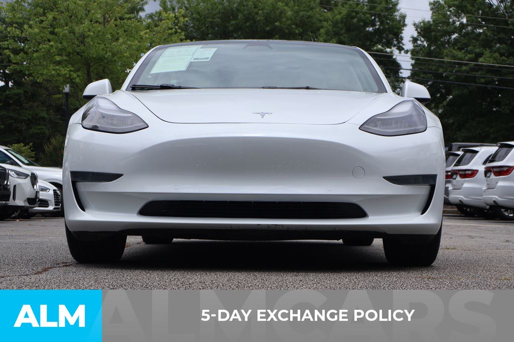 Used 2022 White Tesla Base image 4