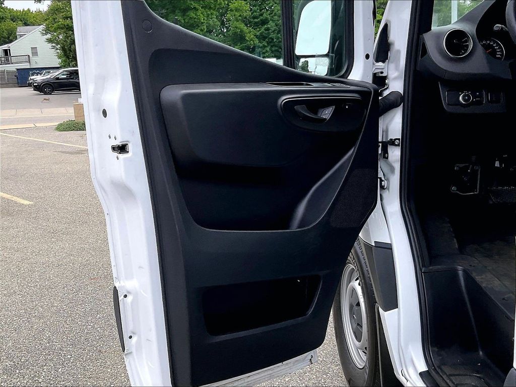 2025 Mercedes-Benz Sprinter 2500 — photo 9