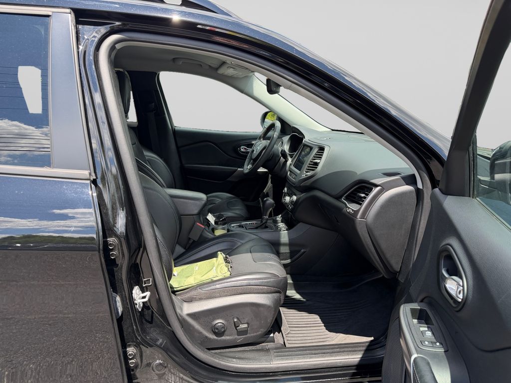 2022 Jeep Cherokee Latitude Lux Black at Carlisle Cadillac Buick GMC
