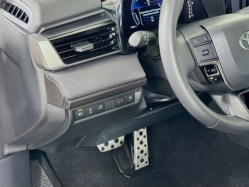 Thumbnail: 2025 Toyota Camry - 10