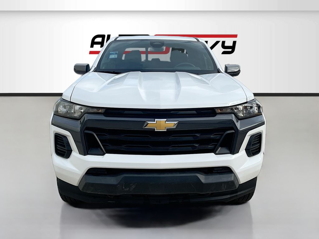 Used 2025 White Chevrolet LT image 2