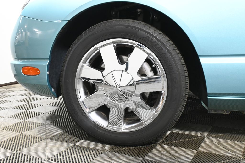 Thumbnail: 2002 Ford Thunderbird - 28