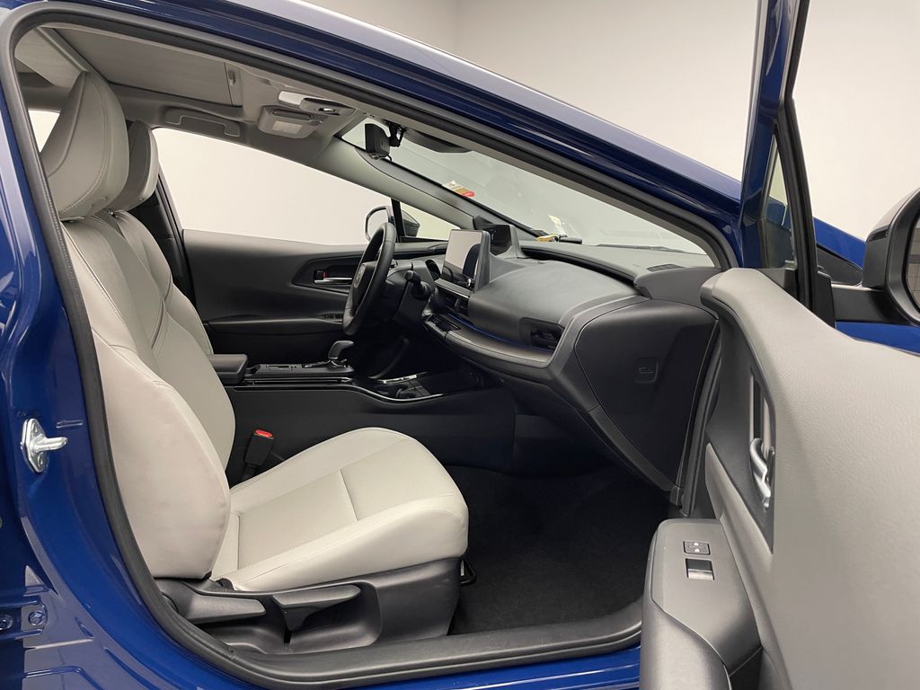 2023 Toyota Prius Limited 17
