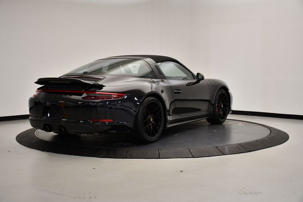 Thumbnail: 2018 Porsche 911 - 7
