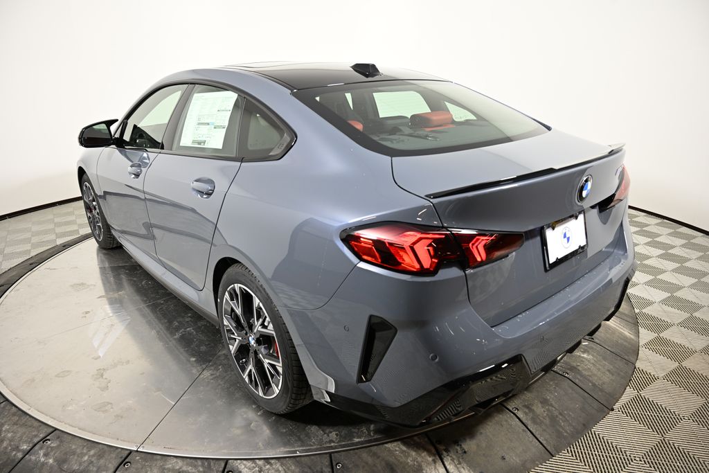 Thumbnail: 2025 BMW 2 Series - 3